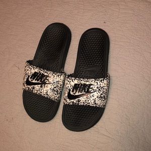 Nike slides. *CLEAN*